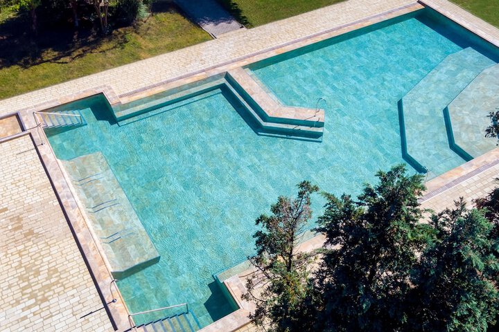 Hotel with Pool