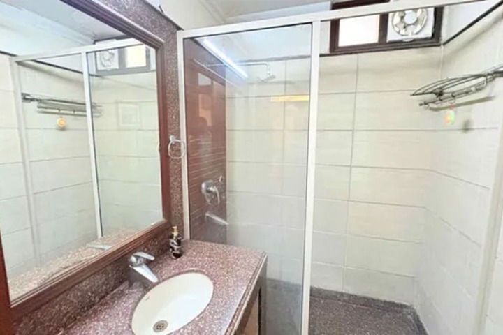 Room 14 of 18