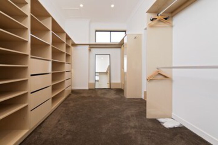 Room 25 of 33