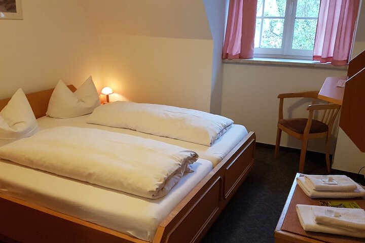 Room 5 of 40
