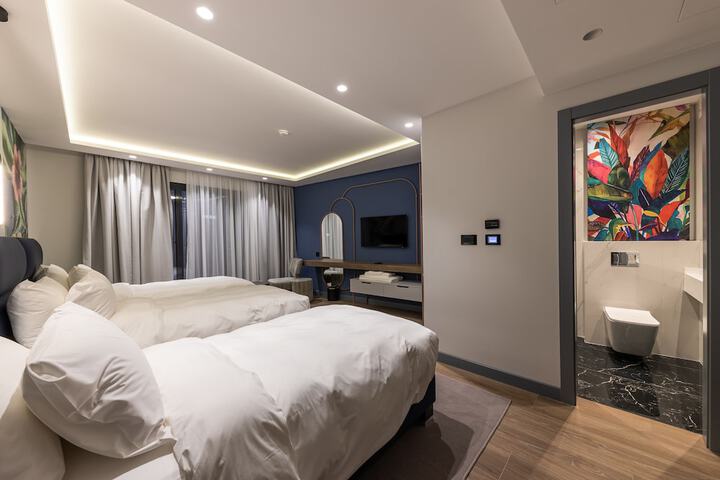 Room 12 of 69
