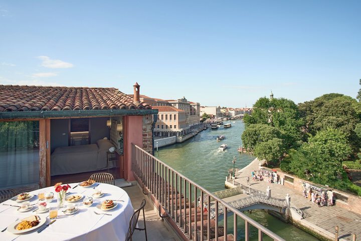 Room 39 of 98