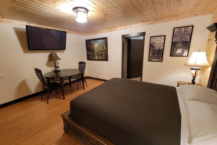 Room 4 of 10