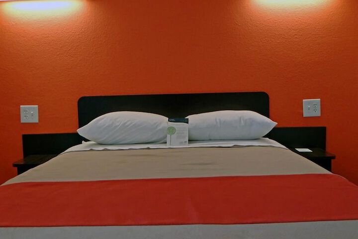 Room 3 of 11