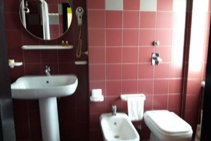 Room 5 of 29