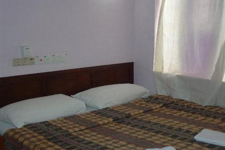 J & J HOTEL