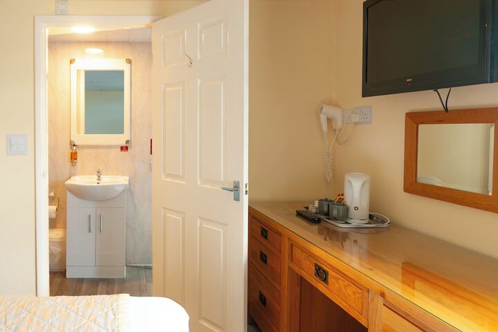 Room 100 of 177