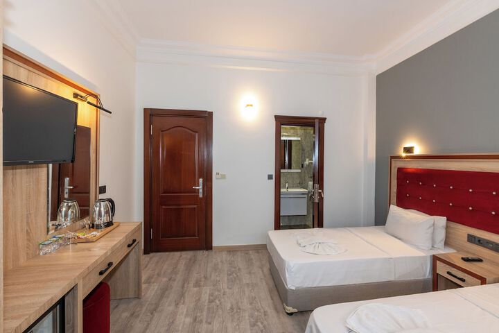 Room 41 of 76
