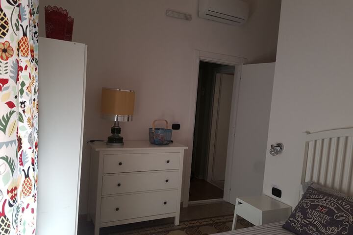 Room 4 of 80