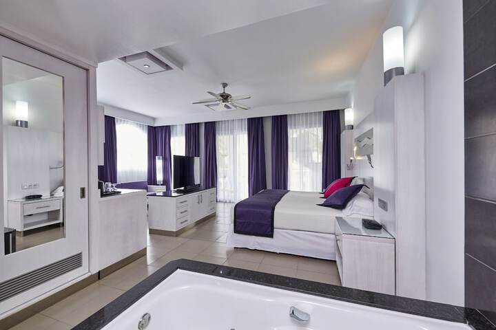 Room 5 of 93