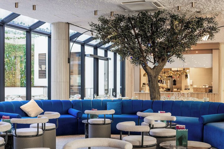 Lounge 101 of 152