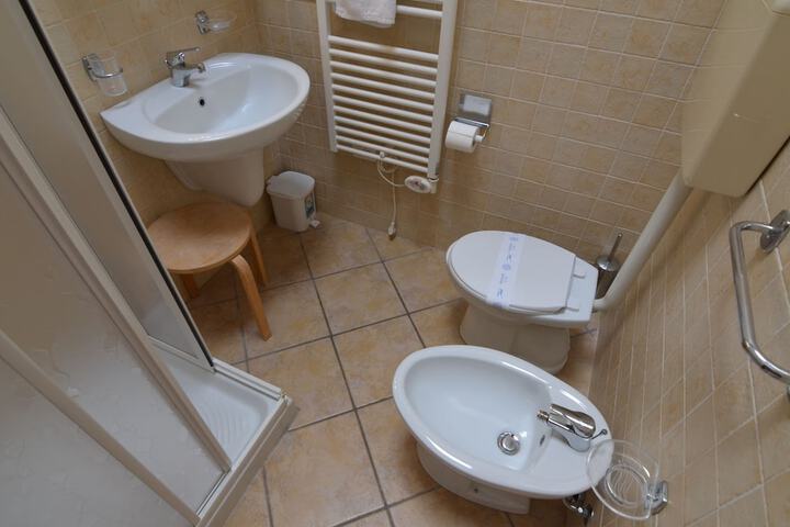 Room 12 of 40