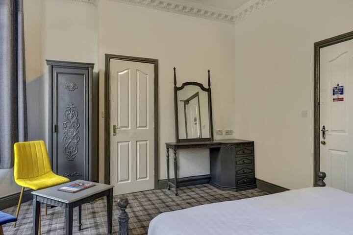 Room 30 of 61