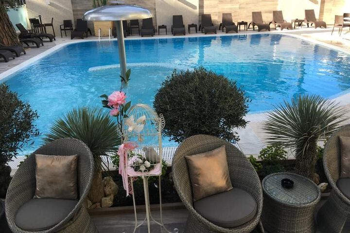 Pool 72 of 99