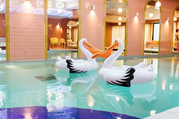 Pool 50 of 225