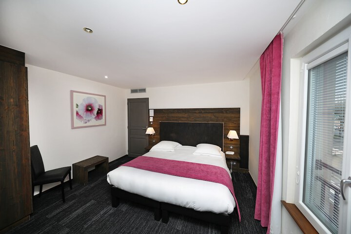 Room 8 of 71