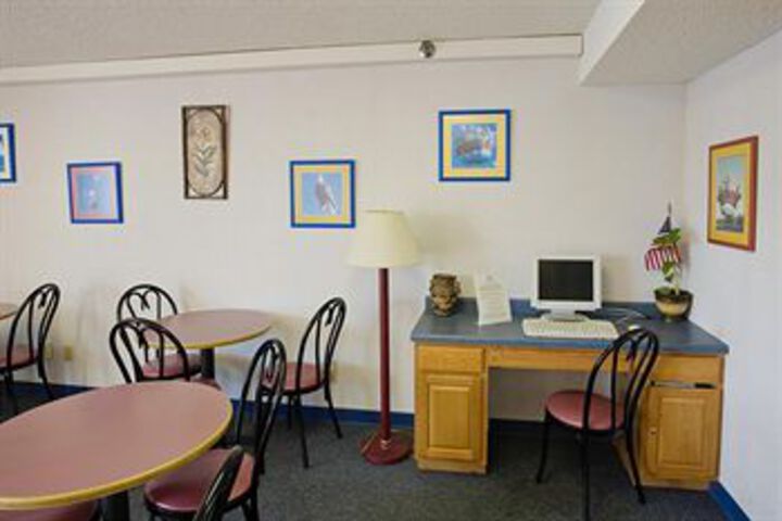 Business Center 9 of 44