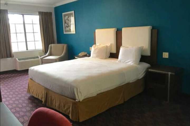 Deluxe 2 Queen Beds (2 of 12)