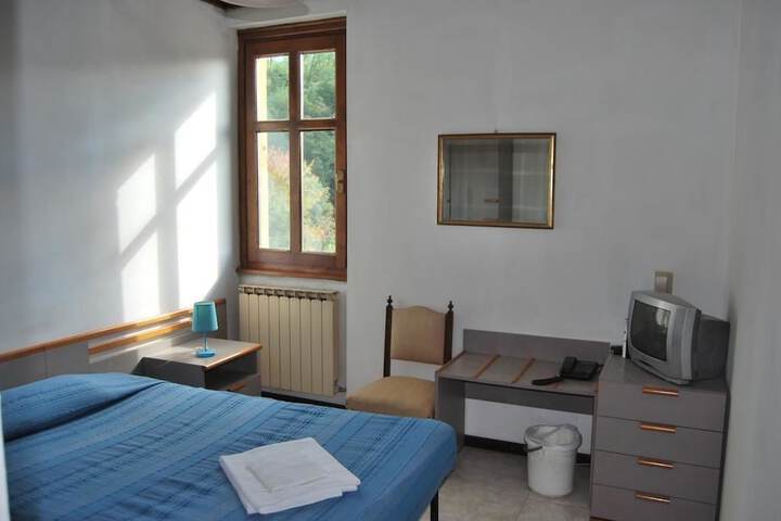Room 8 of 25