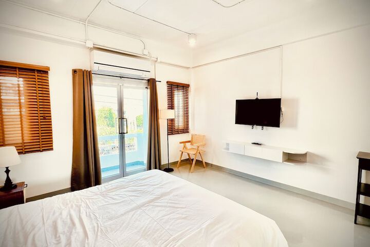 Room 4 of 66