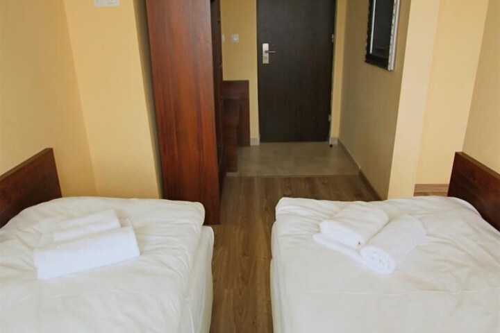 Room 5 of 19