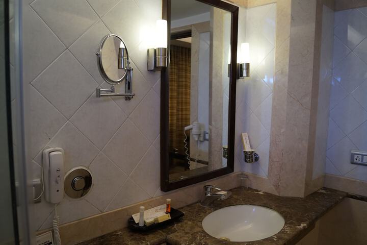 Room 40 of 76