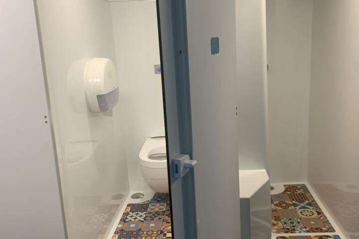 Room 43 of 67