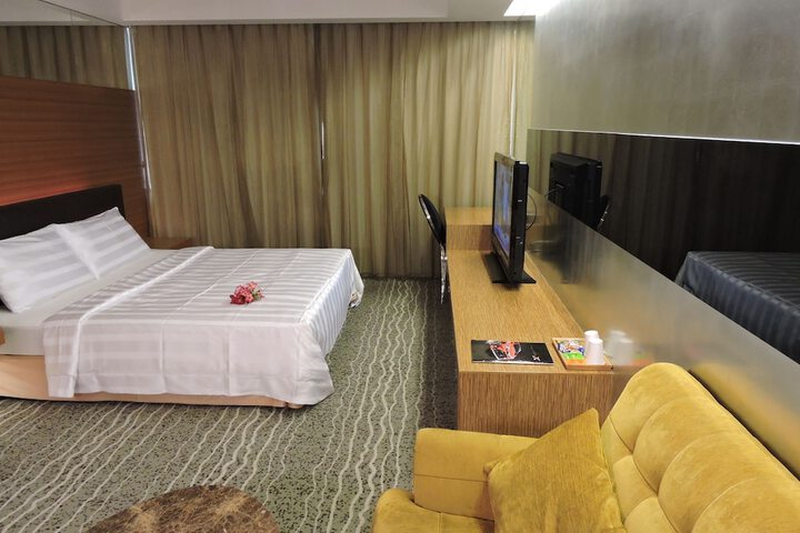 Room 16 of 27
