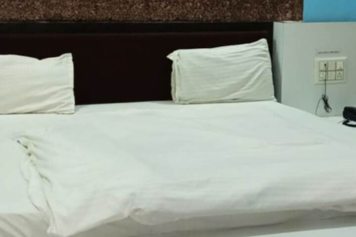 Room 13 of 37
