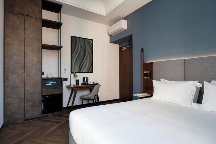 Room 12 of 20
