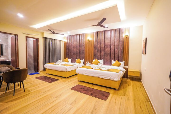 Room 4 of 15