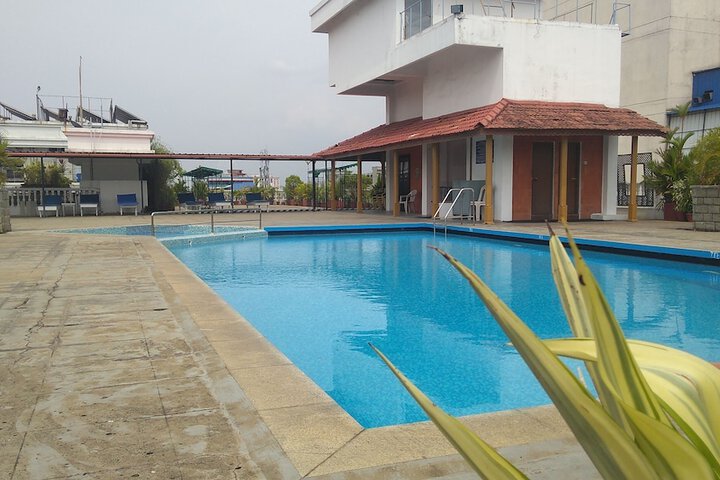 Hotel Pool