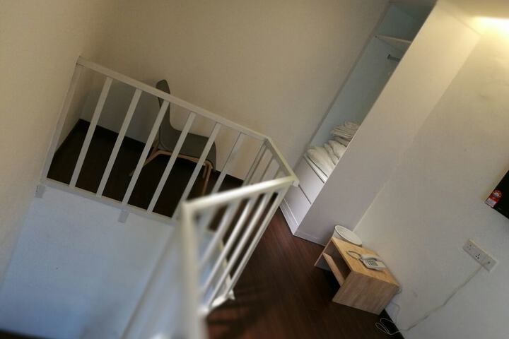 Room 3 of 53
