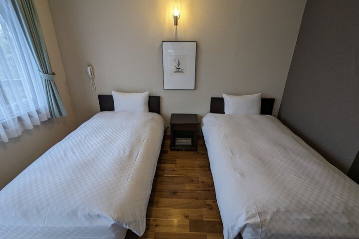 Room 15 of 38
