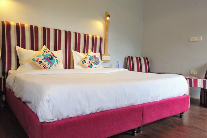 Room 8 of 12