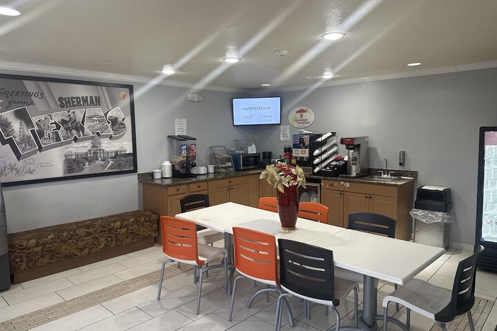 Breakfast area