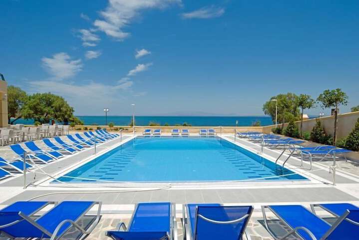 Hotel Pool