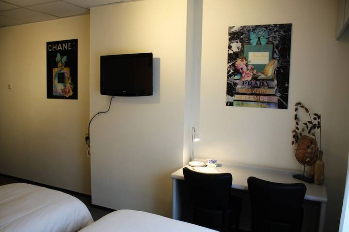 Room 15 of 33