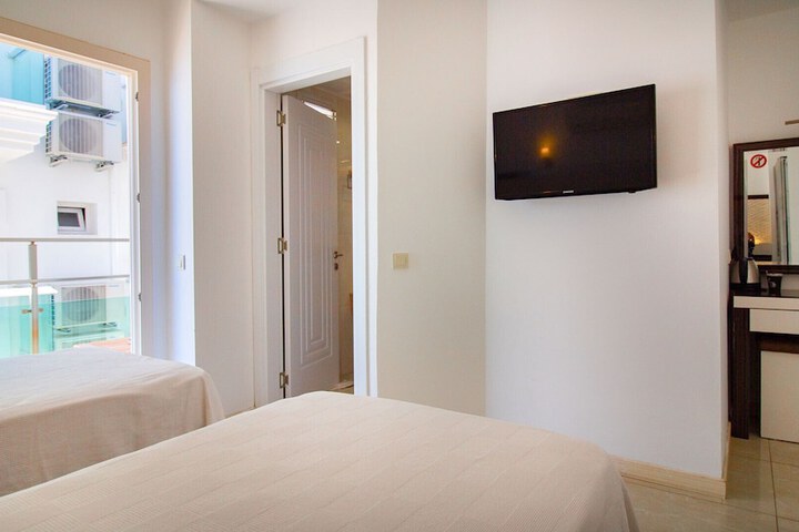 Room 19 of 68