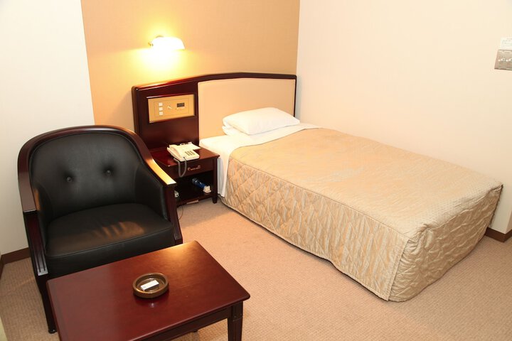 Room 9 of 66