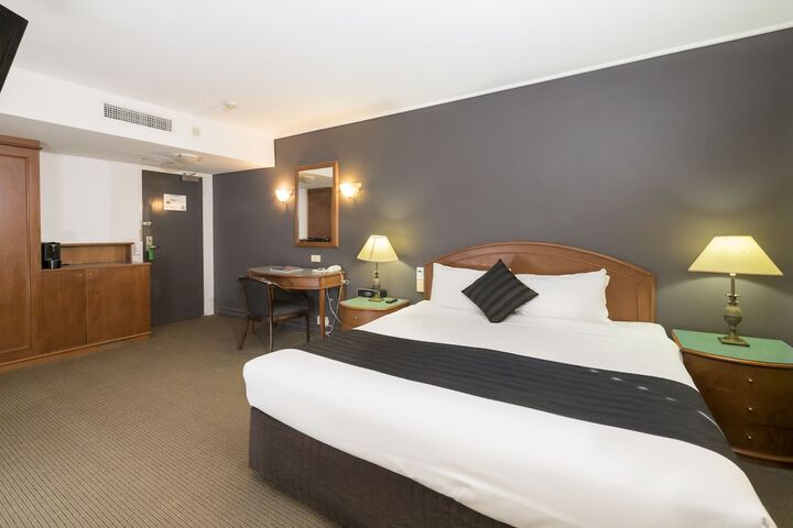 Room 9 of 39