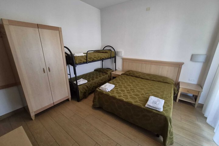 Room 9 of 20