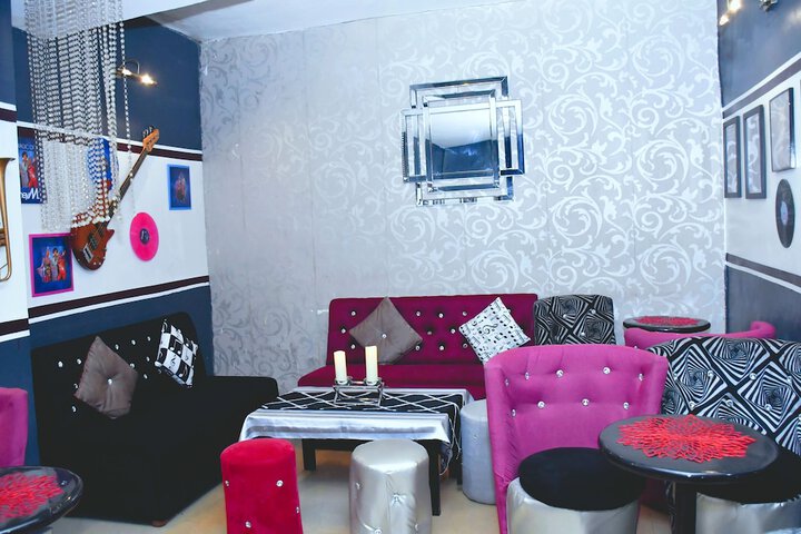 Lounge 40 of 58