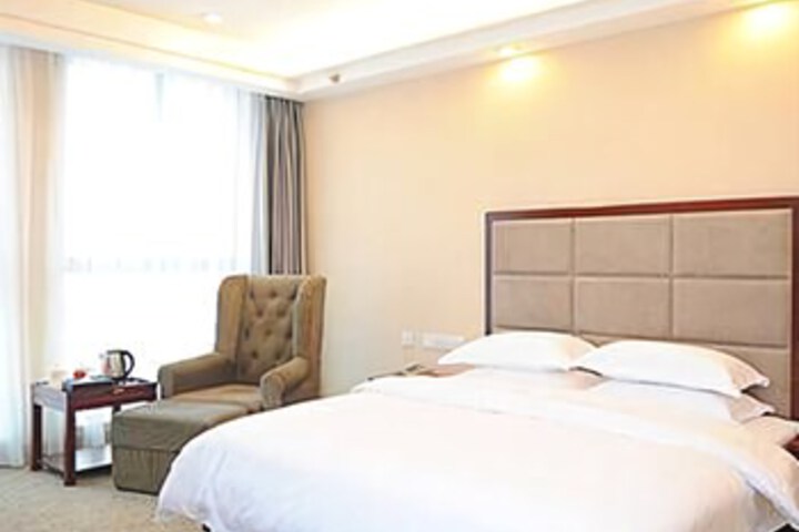Room 4 of 6