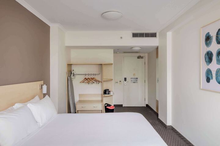 Room 5 of 64
