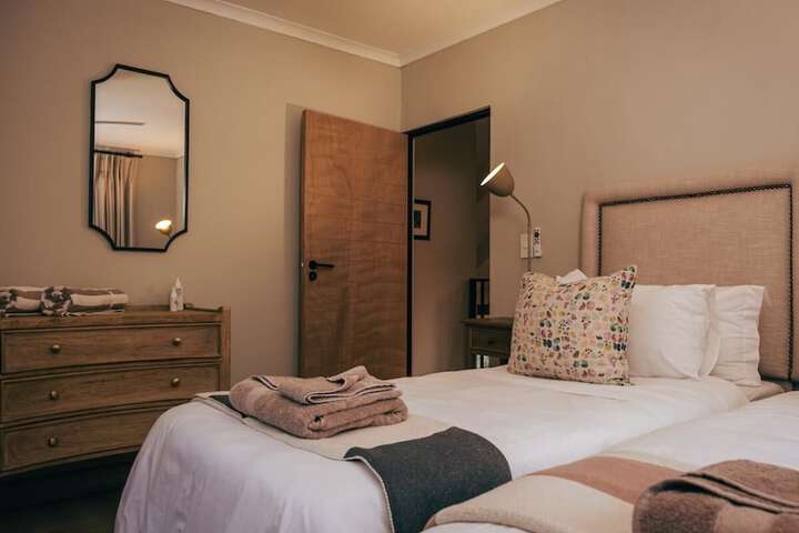 Room 42 of 242