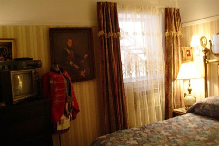 Room 9 of 44