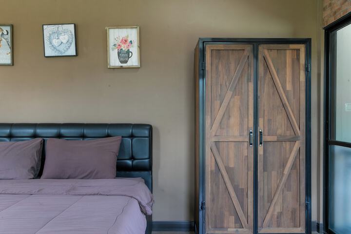 Room 28 of 187