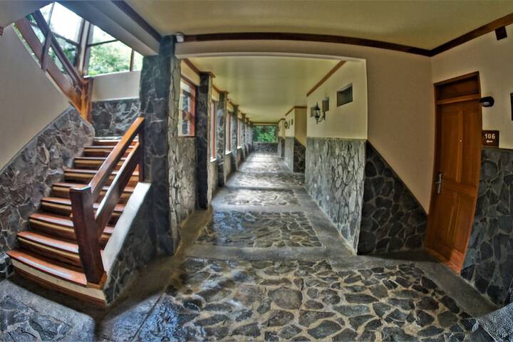 Ballroom/Hall 76 of 102