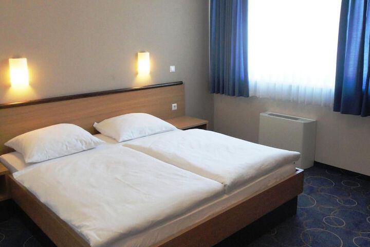Room 9 of 47